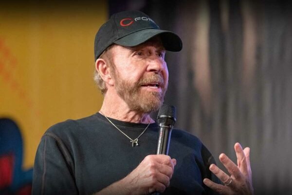 chuck norris age